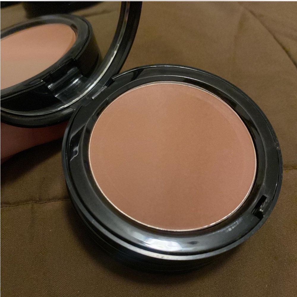 🔥BOGO50%🔥 NEW Bobbi Brown Bronzing Powder - Picture 3 of 5
